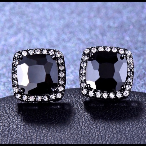Jewelry - Earrings - Black Center Crystal - New